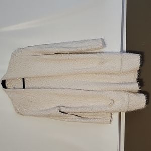 Cozy white cardigan with a hint of glitter to it